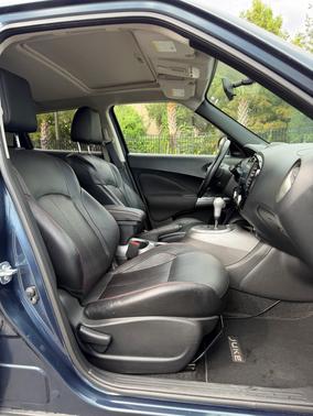 Blue 2014 Nissan Juke SL