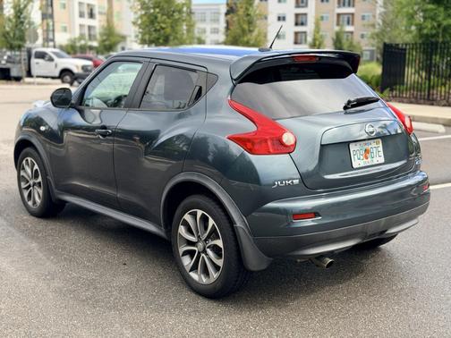 Blue 2014 Nissan Juke SL