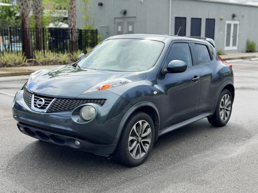 Blue 2014 Nissan Juke SL