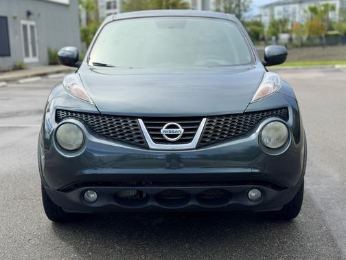 Blue 2014 Nissan Juke SL