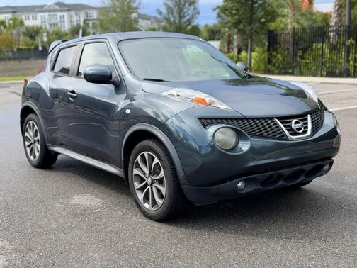 Blue 2014 Nissan Juke SL