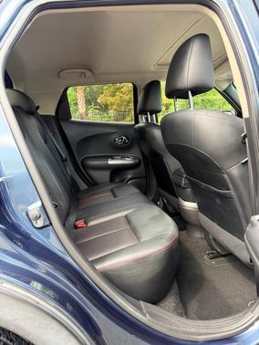 Blue 2014 Nissan Juke SL