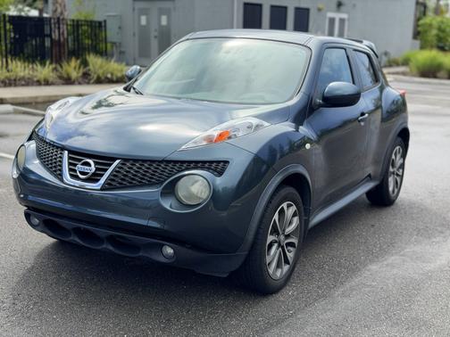 Blue 2014 Nissan Juke SL
