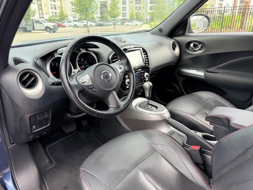 Blue 2014 Nissan Juke SL