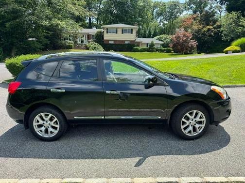 Black 2011 Nissan Rogue SV