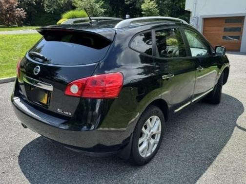 Black 2011 Nissan Rogue SV