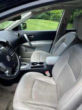 Black 2011 Nissan Rogue SV