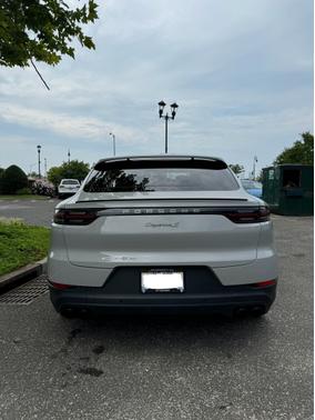 Gray 2022 Porsche Cayenne Cayenne S Platinum Edition
