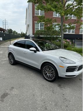 Gray 2022 Porsche Cayenne Cayenne S Platinum Edition