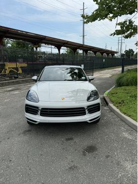 Gray 2022 Porsche Cayenne Cayenne S Platinum Edition