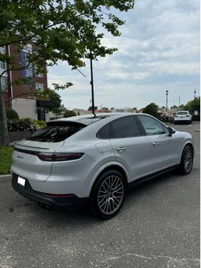 Gray 2022 Porsche Cayenne Cayenne S Platinum Edition