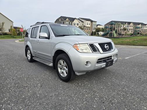 Silver 2011 Nissan Pathfinder SV