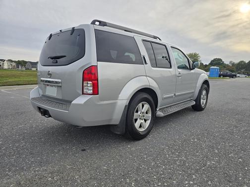 Silver 2011 Nissan Pathfinder SV