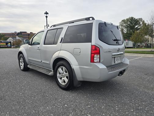 Silver 2011 Nissan Pathfinder SV