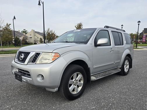 Silver 2011 Nissan Pathfinder SV