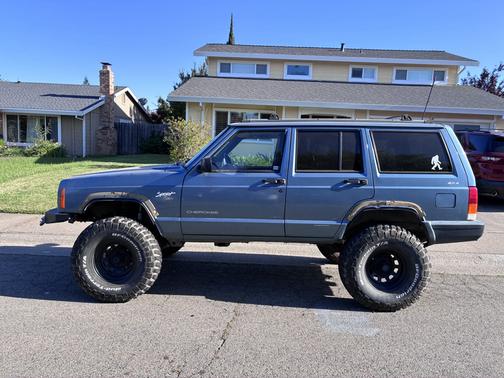 Blue 1998 Jeep Cherokee Classic 4WD