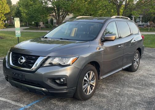 Gray 2017 Nissan Pathfinder SL