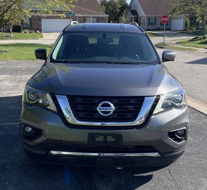 Gray 2017 Nissan Pathfinder SL