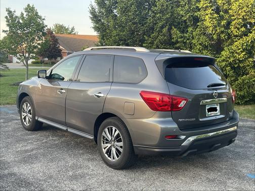 Gray 2017 Nissan Pathfinder SL