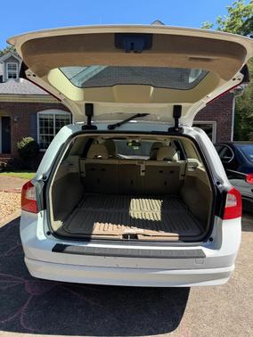 White 2010 Volvo V70 3.2 R-Design