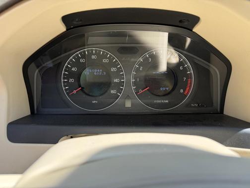 White 2010 Volvo V70 3.2 R-Design