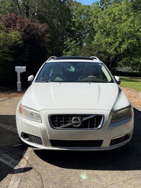 White 2010 Volvo V70 3.2 R-Design