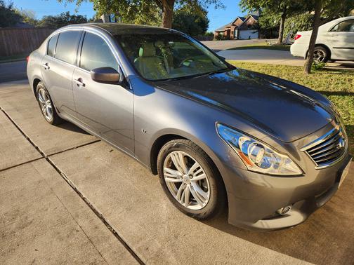2015 INFINITI Q40 Base