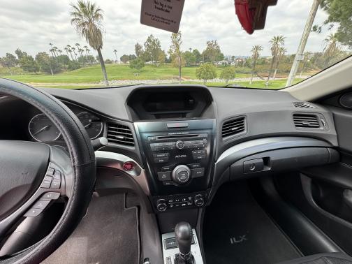2013 Acura ILX 2.0L w/Premium Package