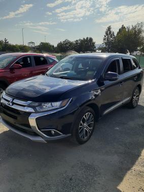 Blue 2017 Mitsubishi Outlander SE