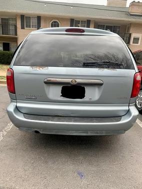 Photo 2 of 11 of 2005 Chrysler Town & Country Touring