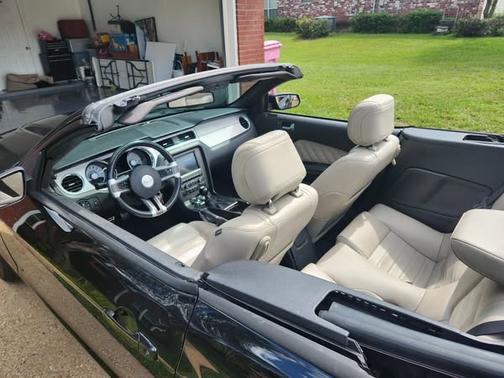 2012 Ford Mustang V6 Premium