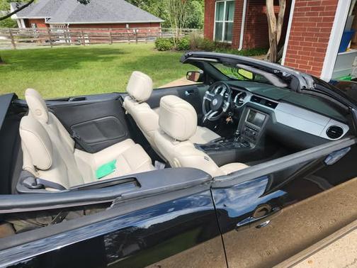 2012 Ford Mustang V6 Premium