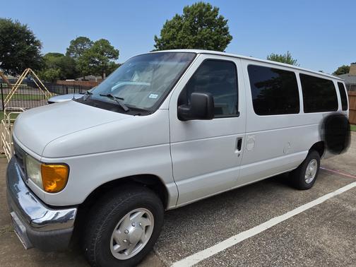 2007 Ford E350 Super Duty XLT Extended Wagon