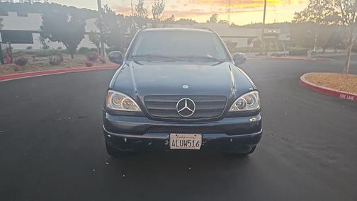 2000 Mercedes-Benz M-Class ML320 4MATIC