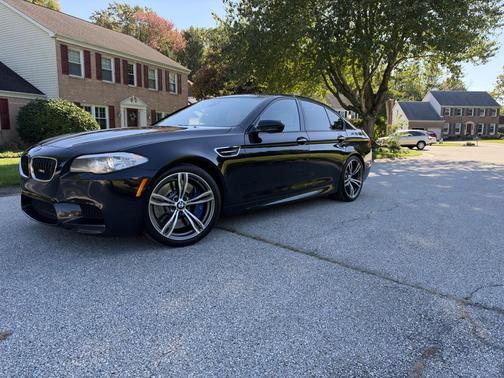 Black 2013 BMW M5 Base