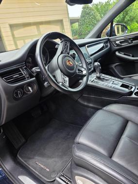 Blue 2020 Porsche Macan Macan S