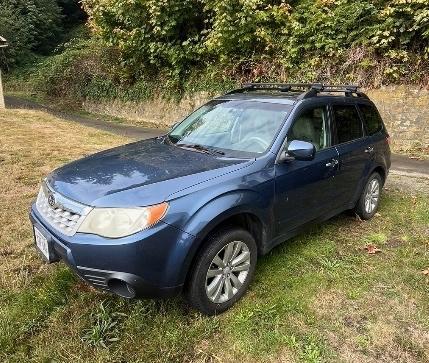 Blue 2013 Subaru Forester 2.5X Premium