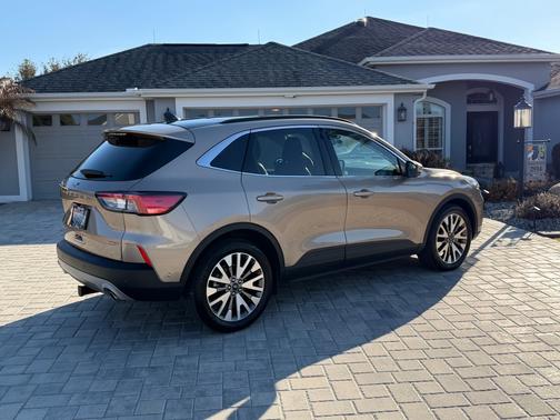 2020 Ford Escape Titanium Hybrid