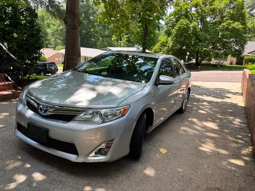 Silver 2014 Toyota Camry Hybrid XLE
