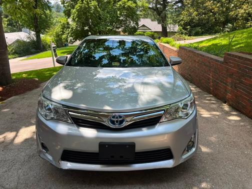 Silver 2014 Toyota Camry Hybrid XLE