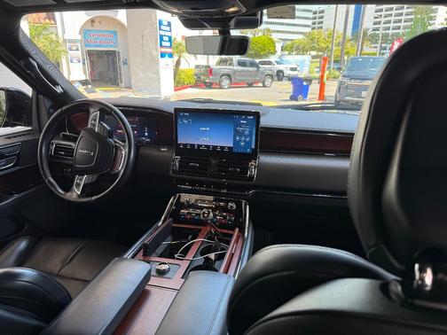 Black 2022 Lincoln Navigator L Standard