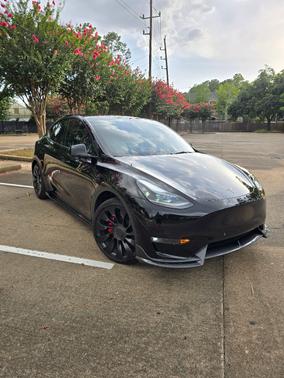 Black 2023 Tesla Model Y Performance