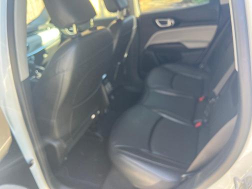 White 2022 Jeep Compass Limited