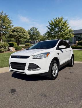 White 2016 Ford Escape SE