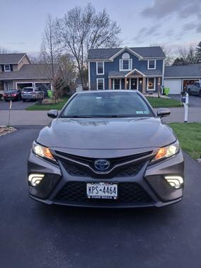 Gray 2018 Toyota Camry Hybrid SE