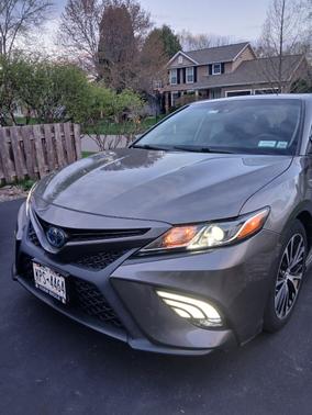 Gray 2018 Toyota Camry Hybrid SE
