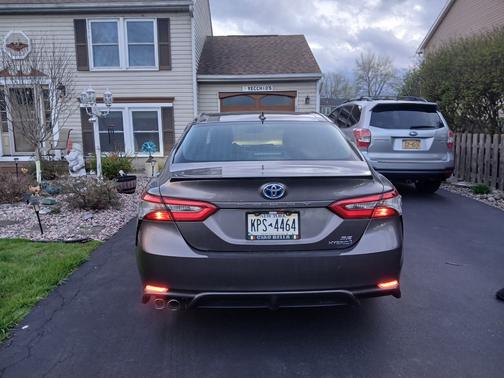 Gray 2018 Toyota Camry Hybrid SE
