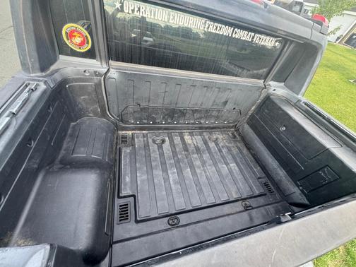 White 2006 Hummer H2 SUT