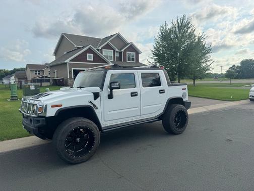White 2006 Hummer H2 SUT