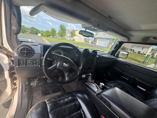 White 2006 Hummer H2 SUT